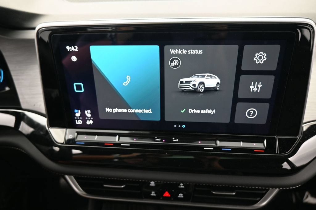 Used 2025 Volkswagen Atlas Cross Sport SE w/ Panoramic Sunroof Package FWD image 28
