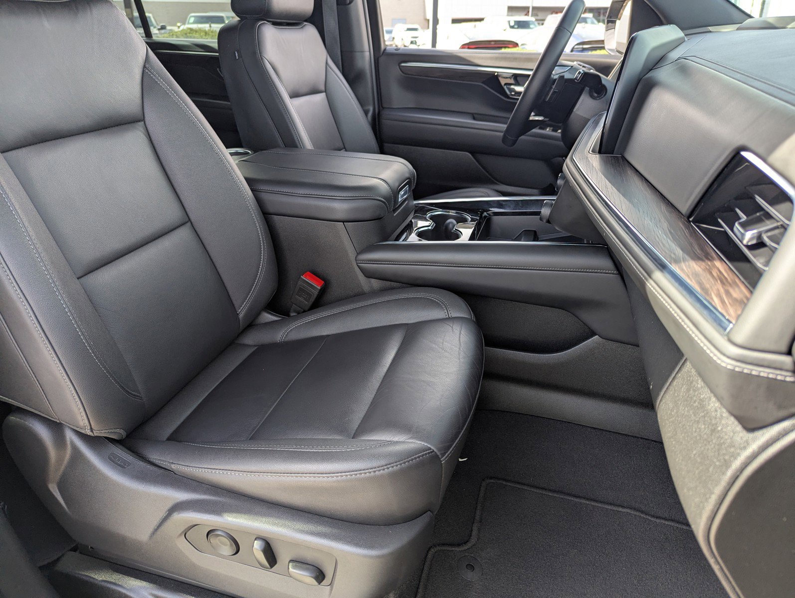 Certified 2025 Chevrolet Suburban Z71 image 11