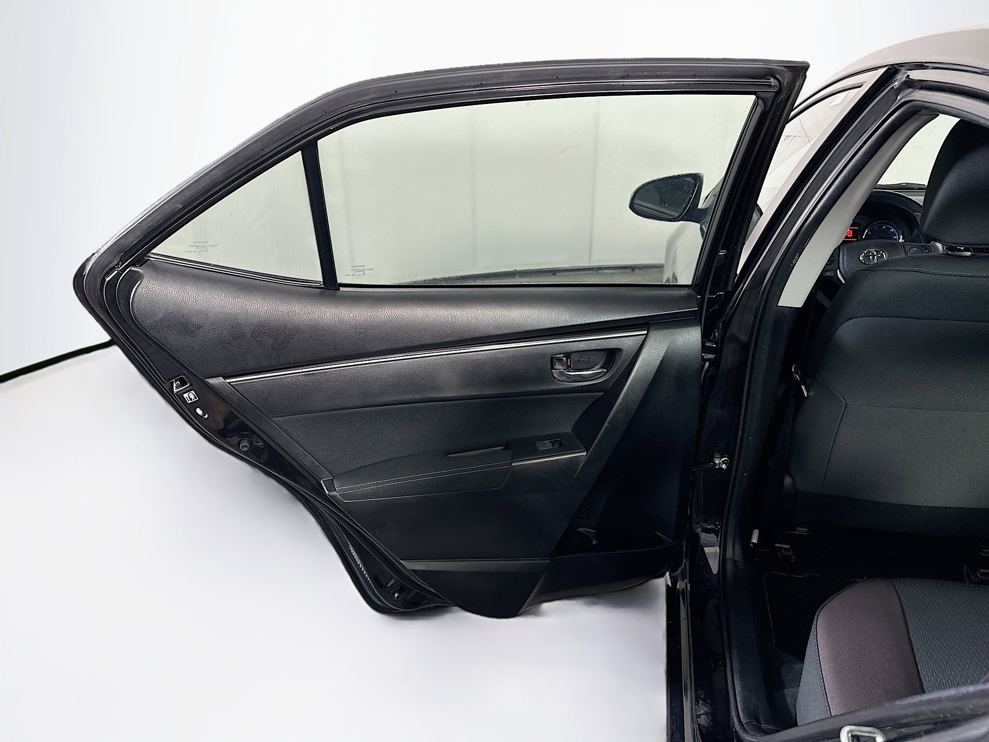 Used 2017 Toyota Corolla LE image 24