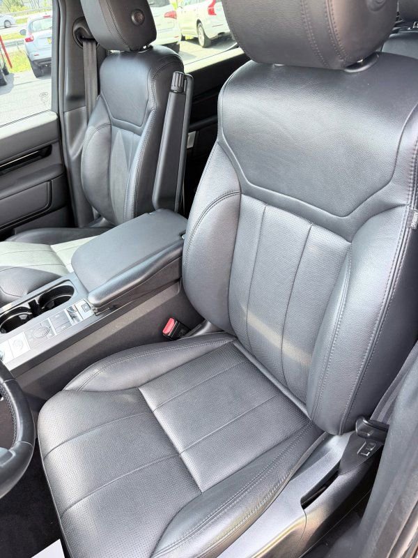Used 2019 Land Rover Discovery SE AWD/4WD image 10