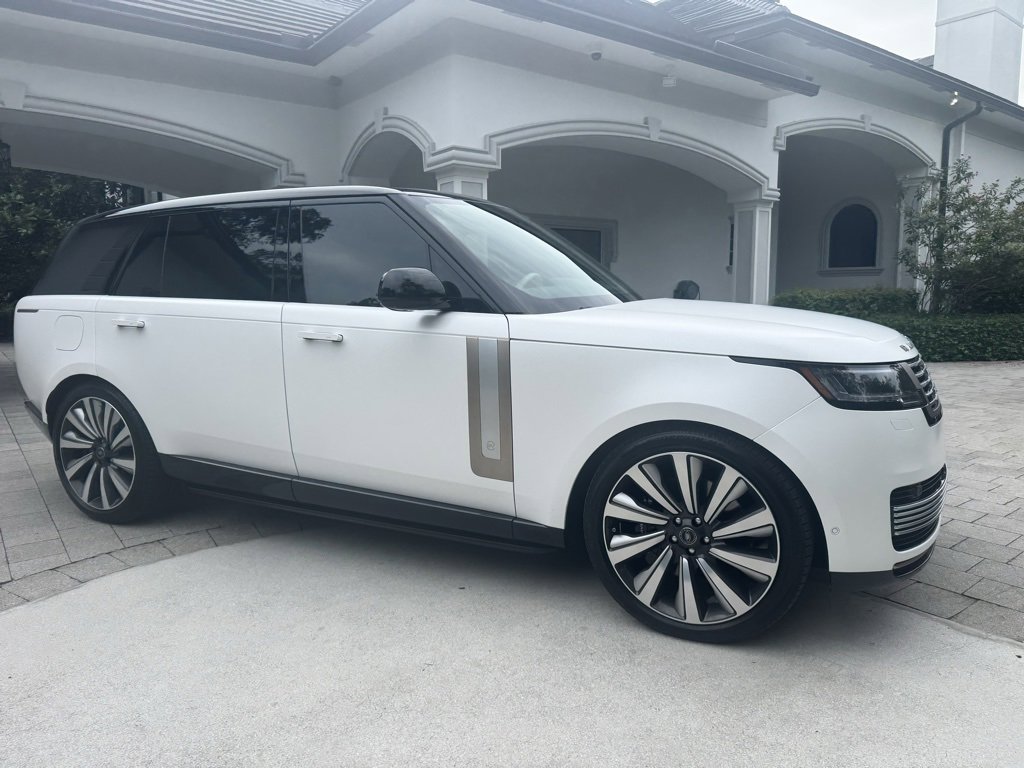 Used 2025 Land Rover Range Rover SV image 9