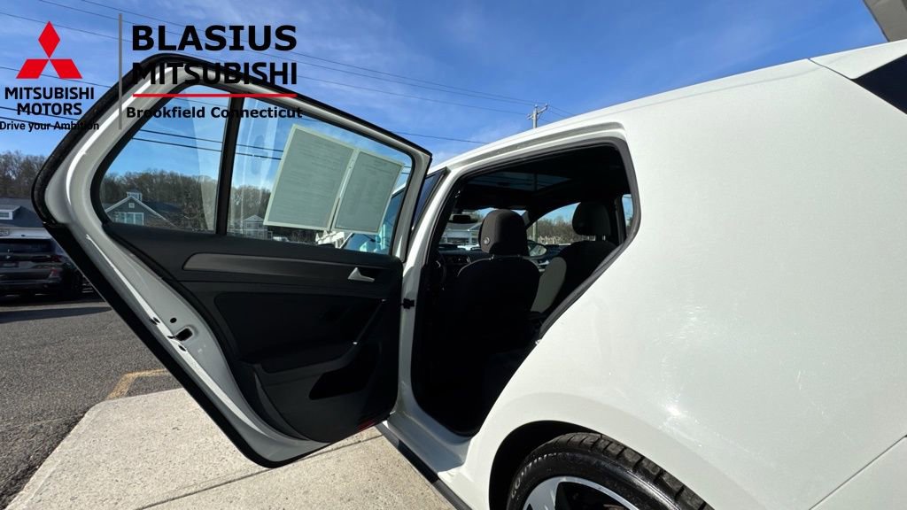 Used 2018 Volkswagen GTI SE image 19