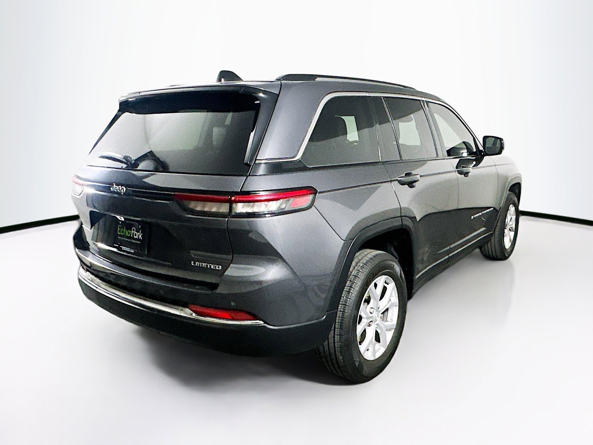 Used 2023 Jeep Grand Cherokee Limited w/ Luxury Tech Group II image 9