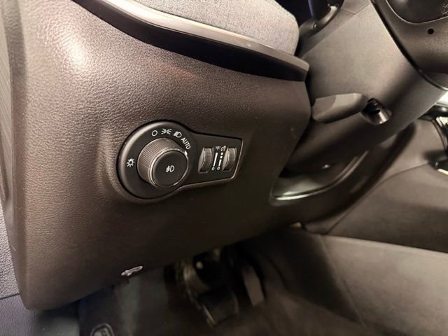 Used 2023 Jeep Compass Latitude image 17