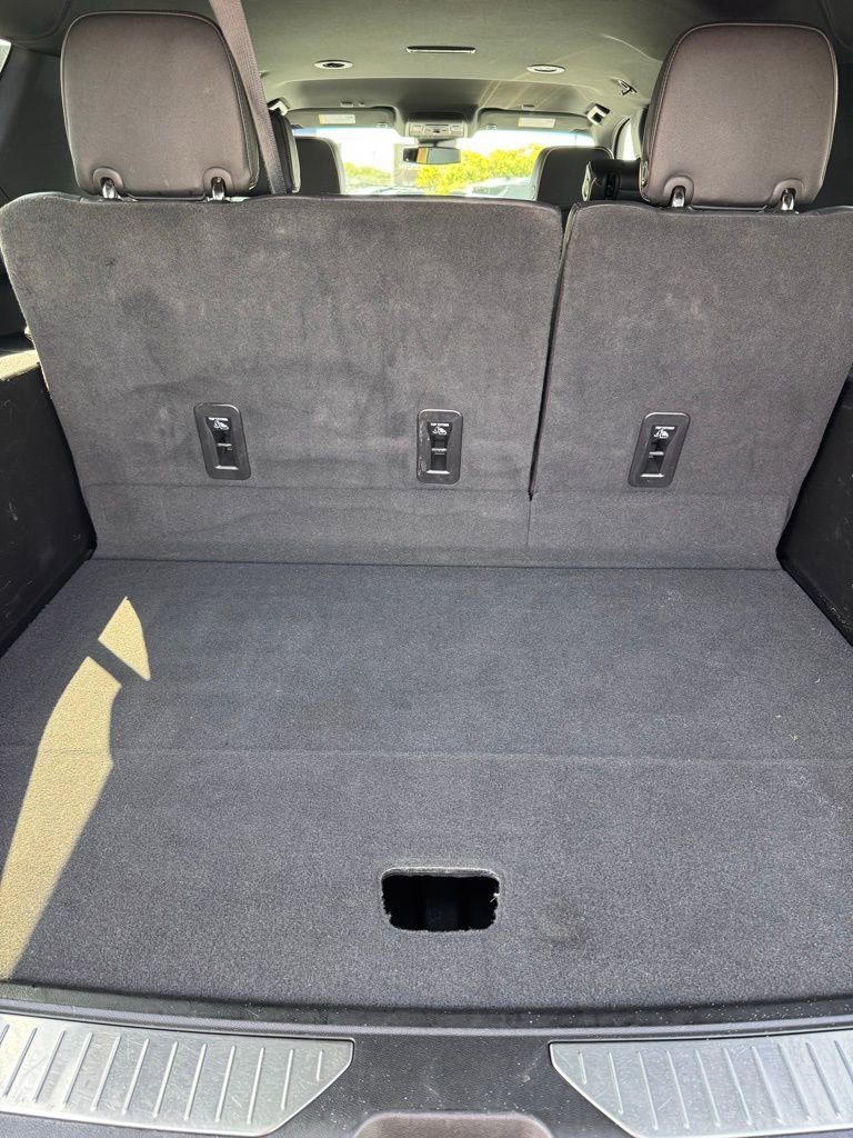 Used 2023 Chevrolet Suburban Premier AWD/4WD image 16