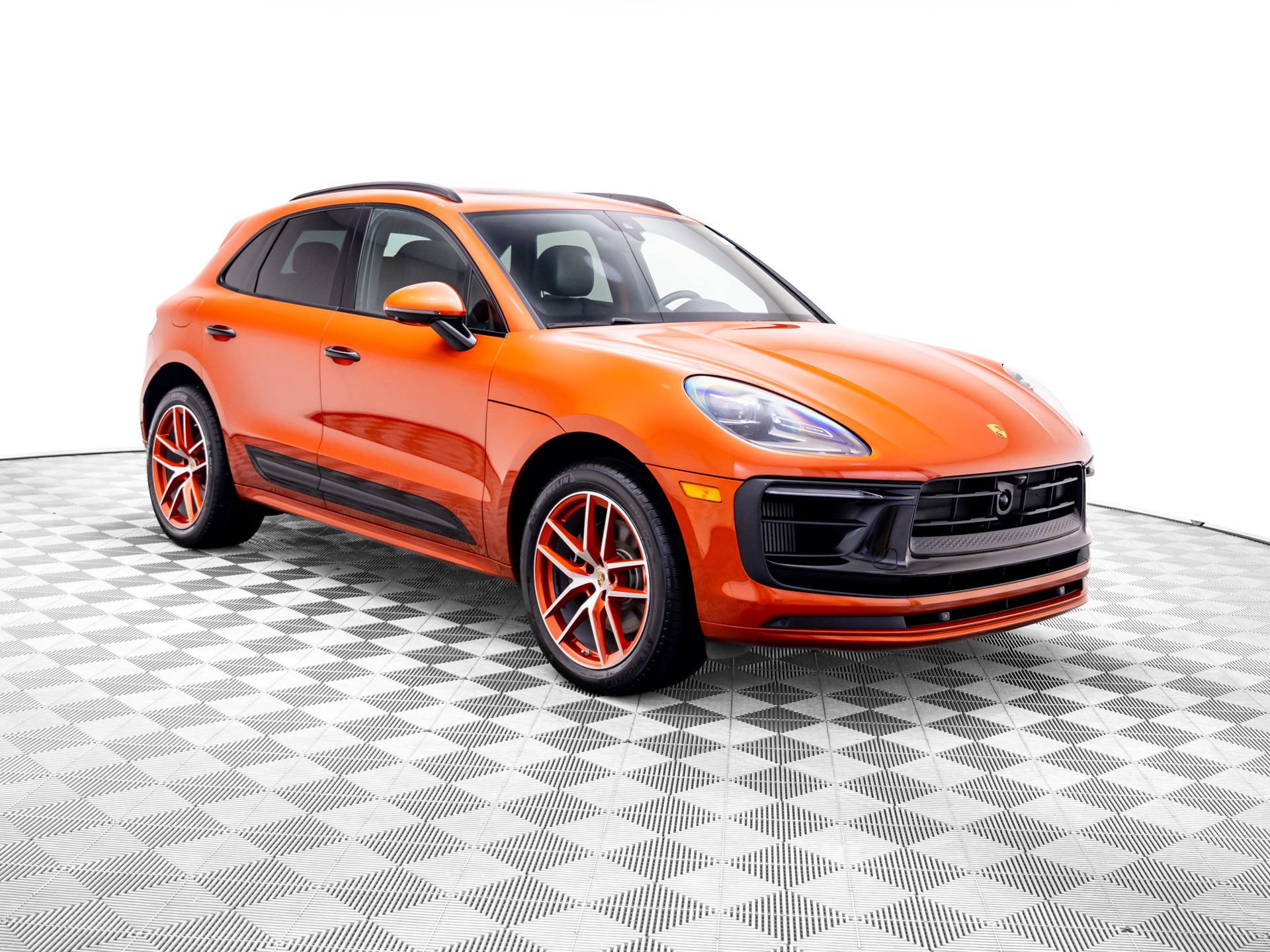 Certified 2023 Porsche Macan S AWD/4WD image 6