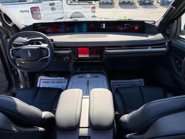 Used 2025 Lincoln Navigator Reserve w/ Jet Appearance Package image 24