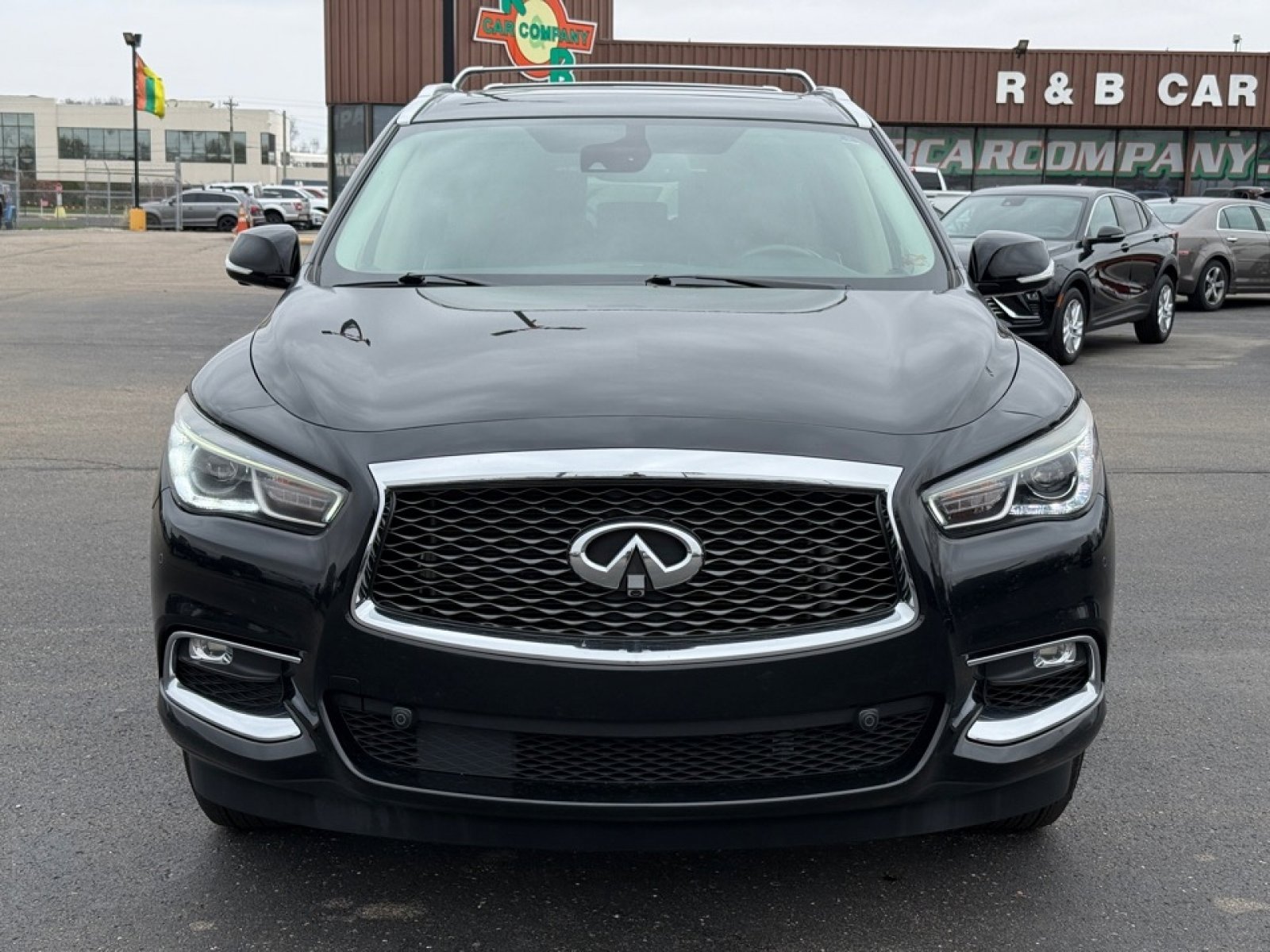 Used 2019 INFINITI QX60 Luxe w/ Essential Package AWD/4WD image 3