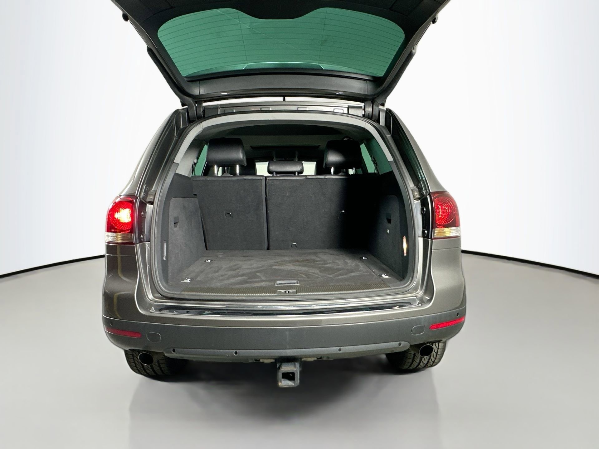 Used 2010 Volkswagen Touareg VR6 image 24