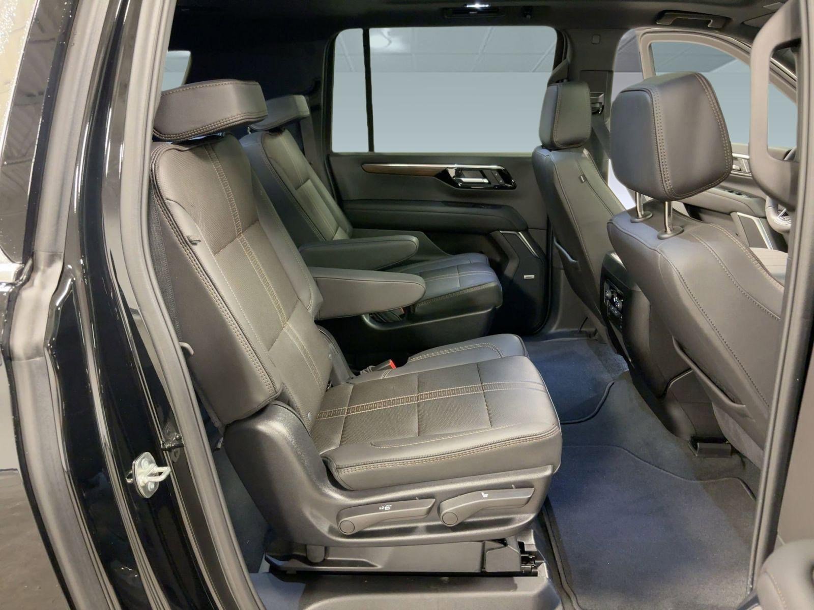 Certified 2025 Chevrolet Suburban High Country image 30