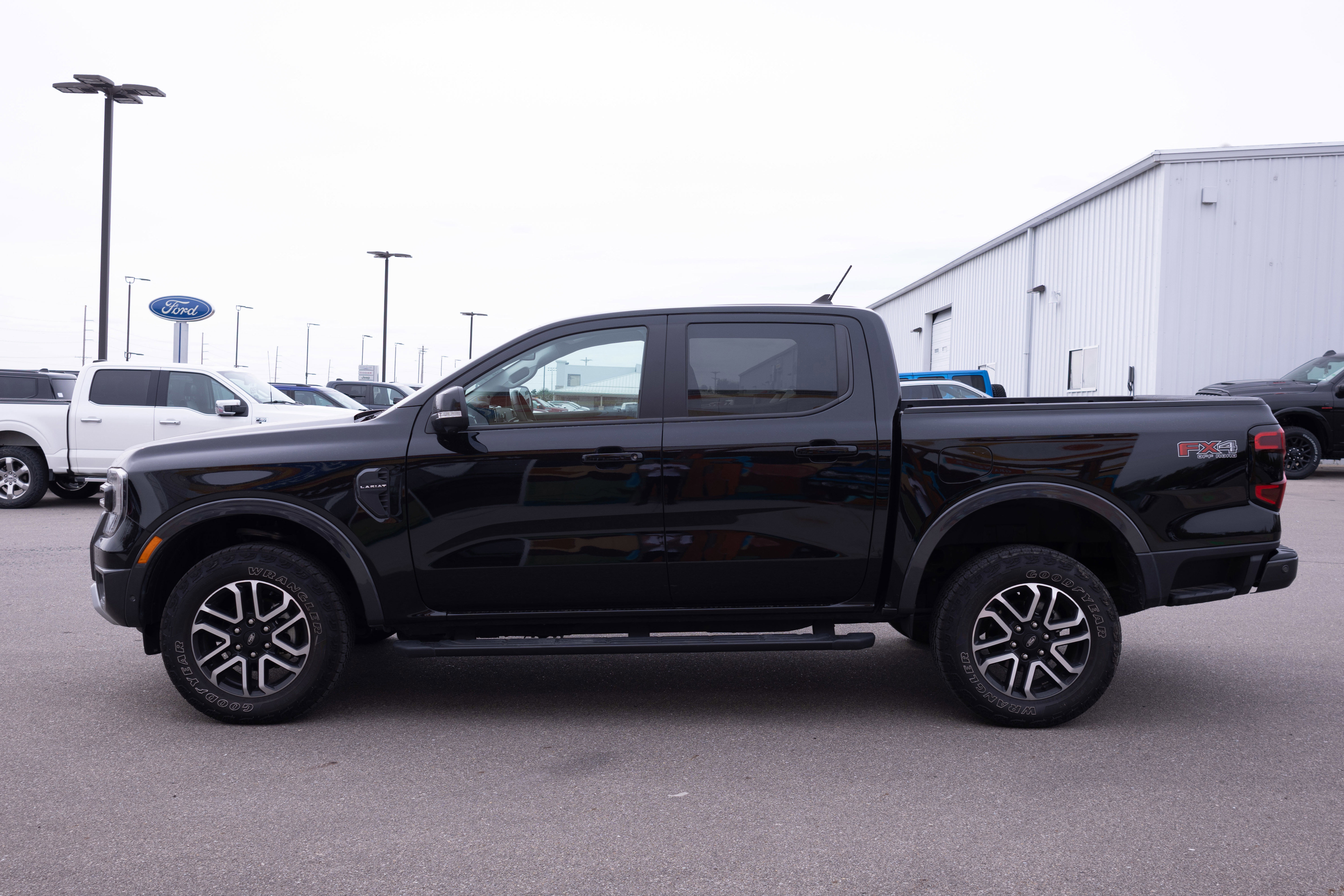 Used 2024 Ford Ranger Lariat w/ FX4 Off-Road Package AWD/4WD image 6
