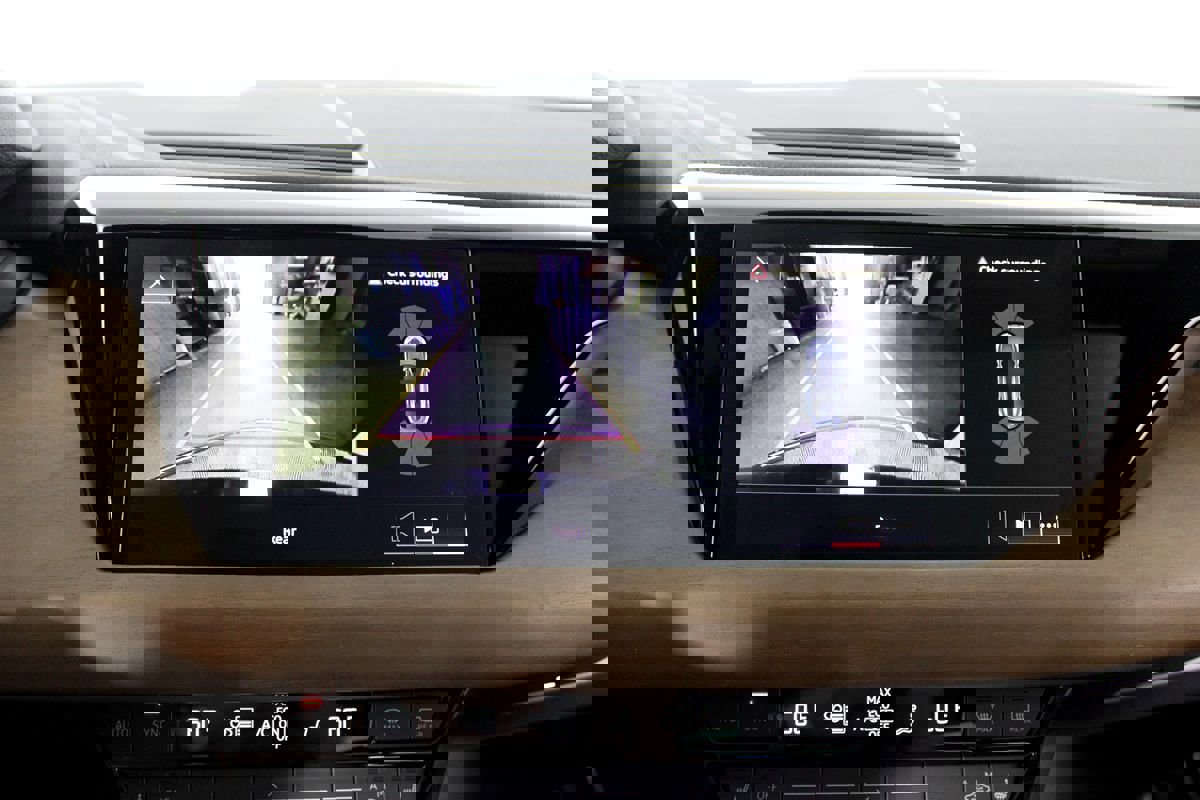 Used 2024 Audi e-tron GT Premium Plus image 33