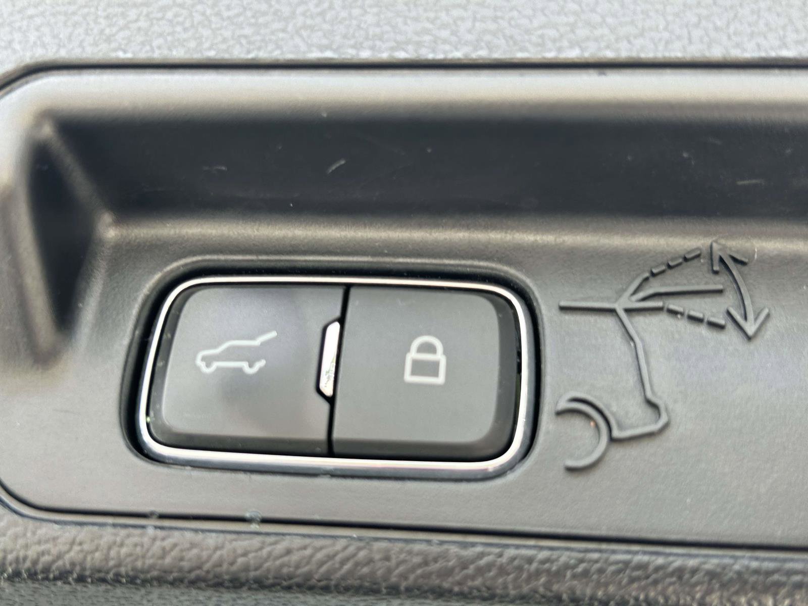 Used 2020 Ford Explorer Limited AWD/4WD image 19