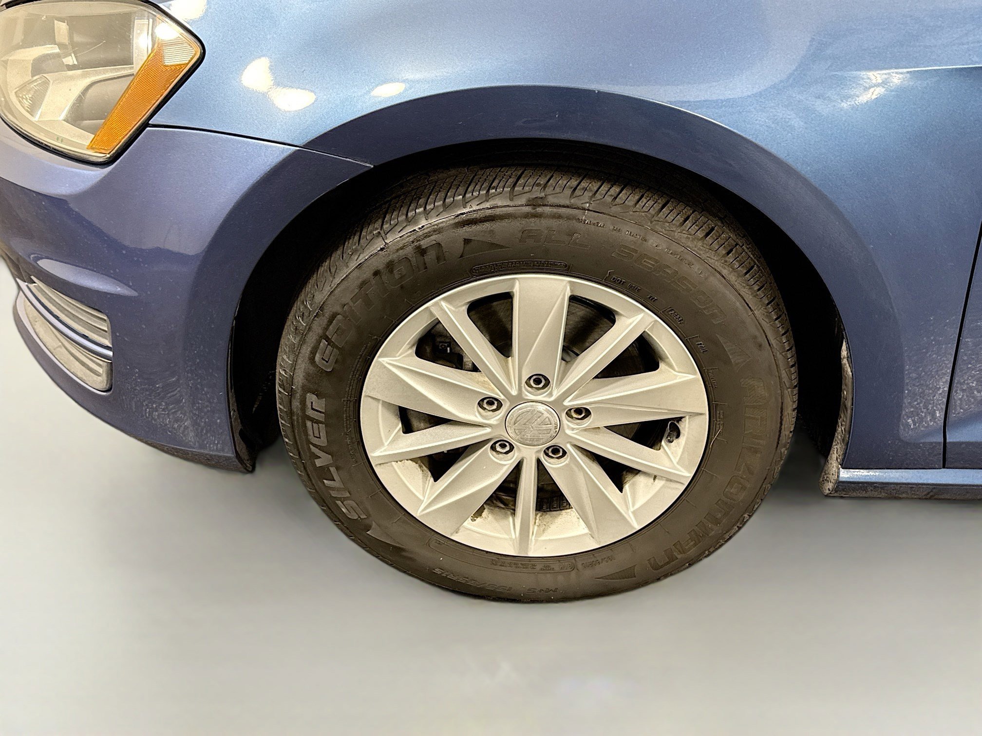 Used 2017 Volkswagen Golf S image 37