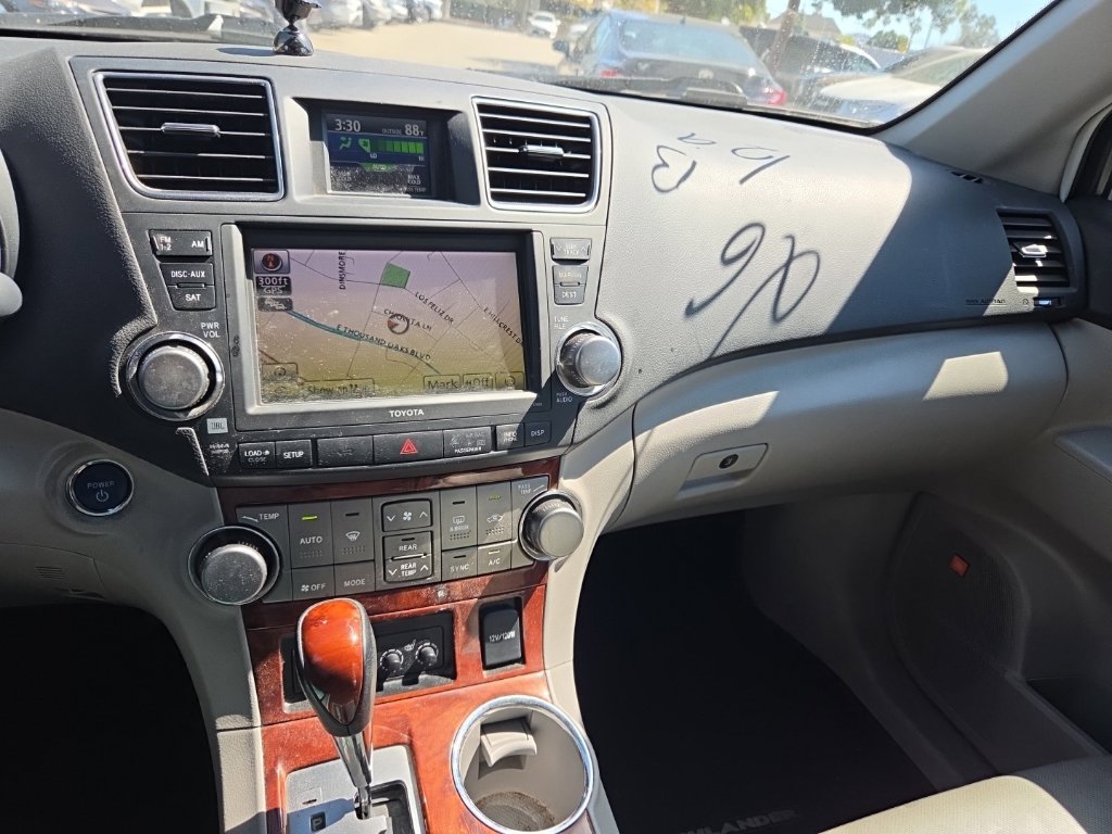Used 2011 Toyota Highlander Limited AWD/4WD image 14