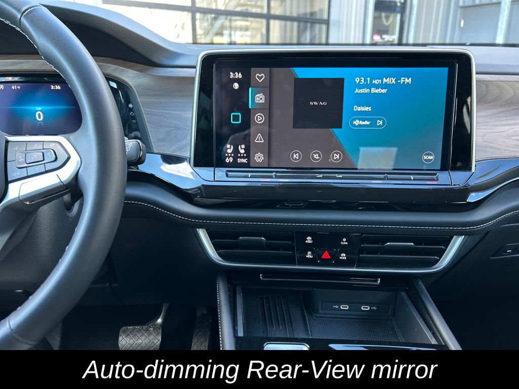 Used 2025 Volkswagen Atlas SE image 17