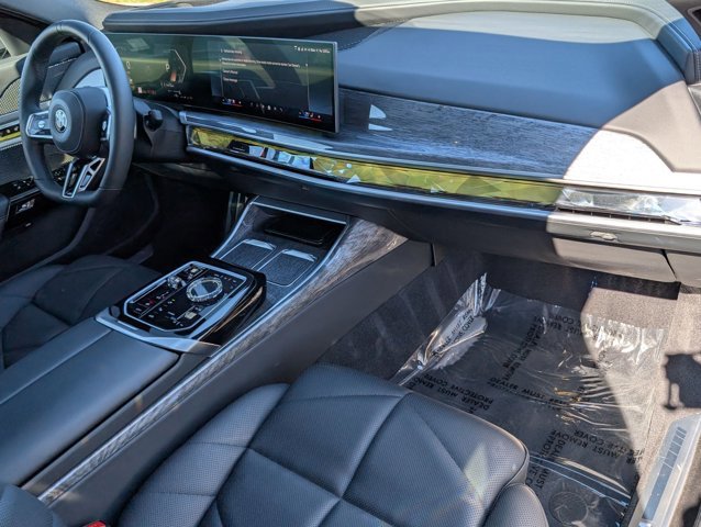 Used 2023 BMW 740i image 24