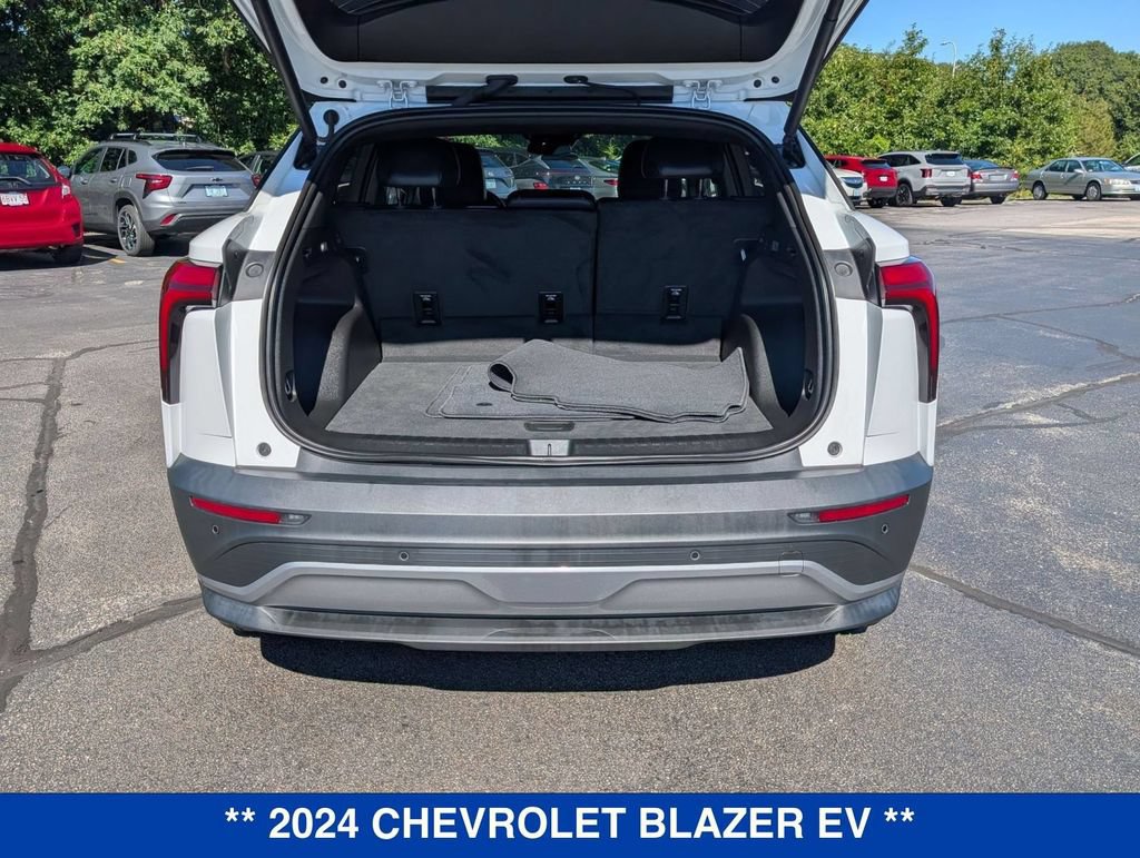 Used 2024 Chevrolet Blazer EV LT AWD/4WD image 36