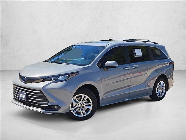 Used 2023 Toyota Sienna XLE Woodland Edition