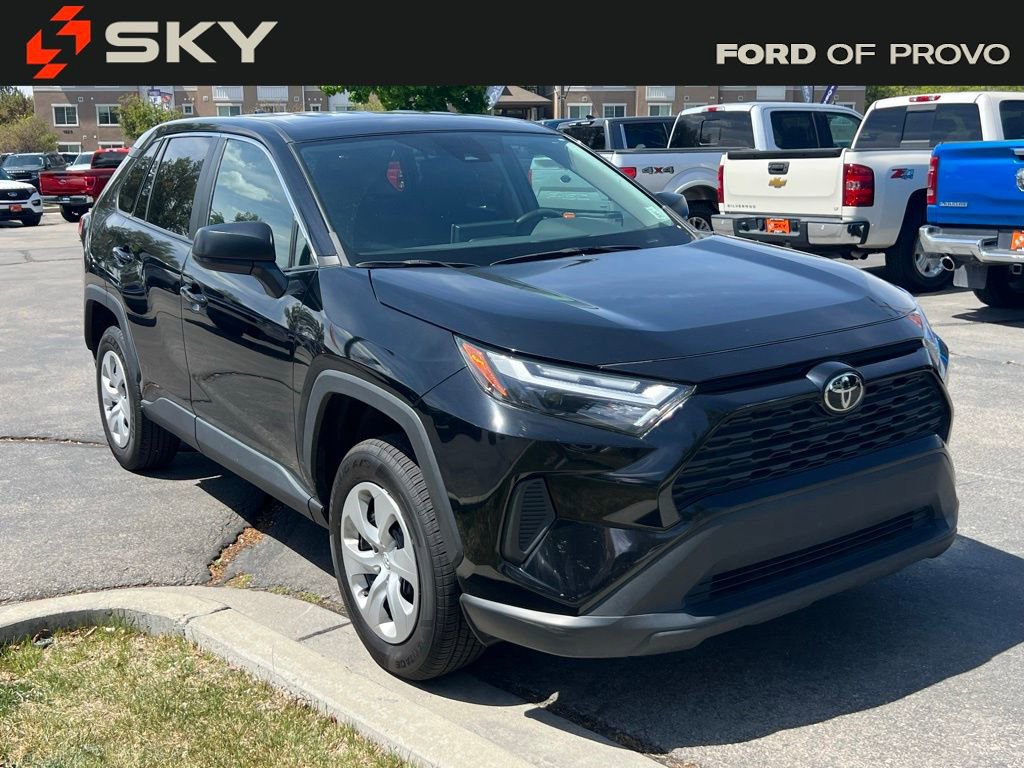 Used 2024 Toyota RAV4 LE FWD image 7