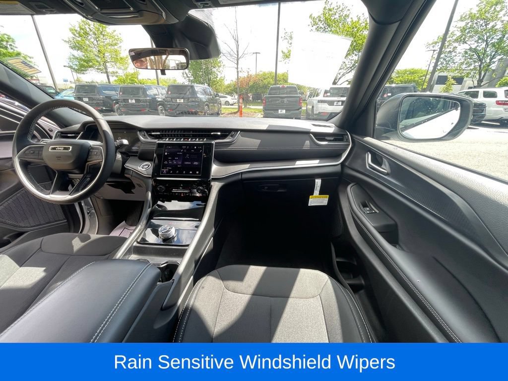 Certified 2025 Jeep Grand Cherokee L Laredo w/ Luxury Tech Group I AWD/4WD image 21