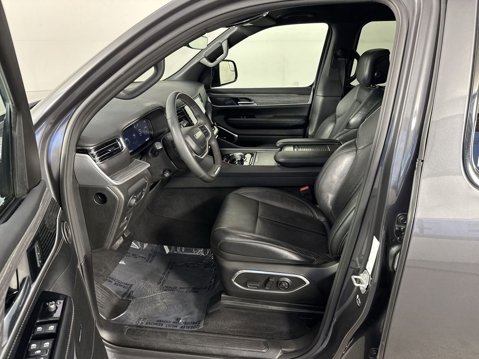 Used 2024 Jeep Wagoneer Series II w/ Flexible Seating Group image 4