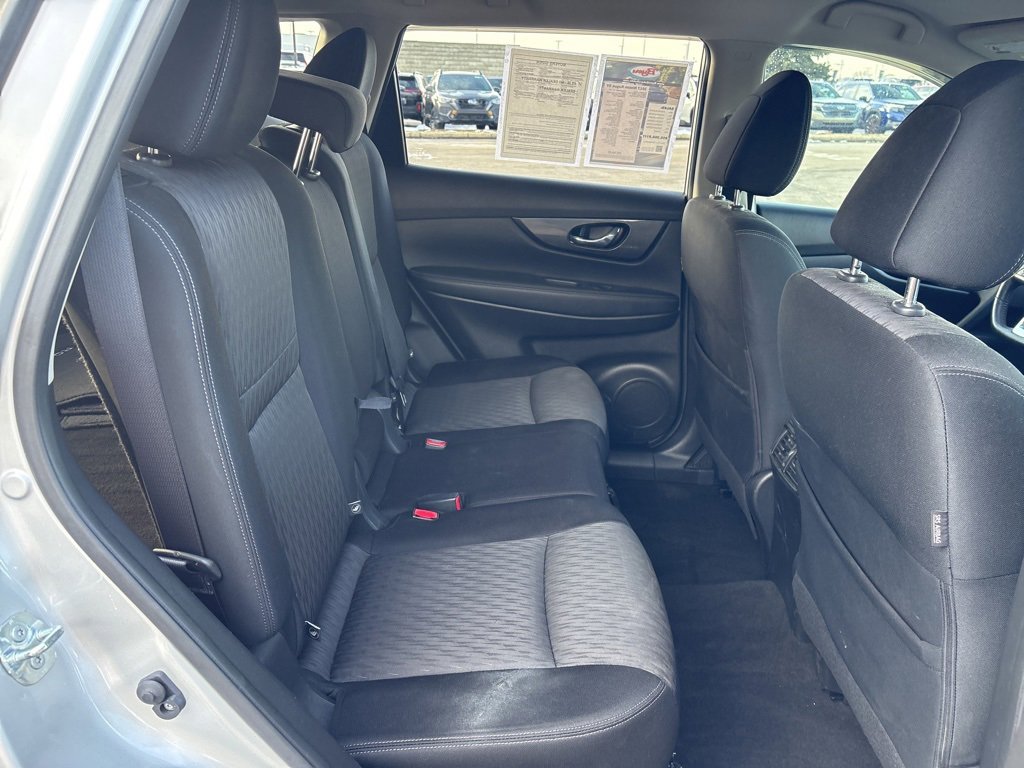 Used 2017 Nissan Rogue SV image 11