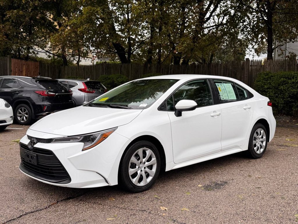 Used 2023 Toyota Corolla LE FWD image 2