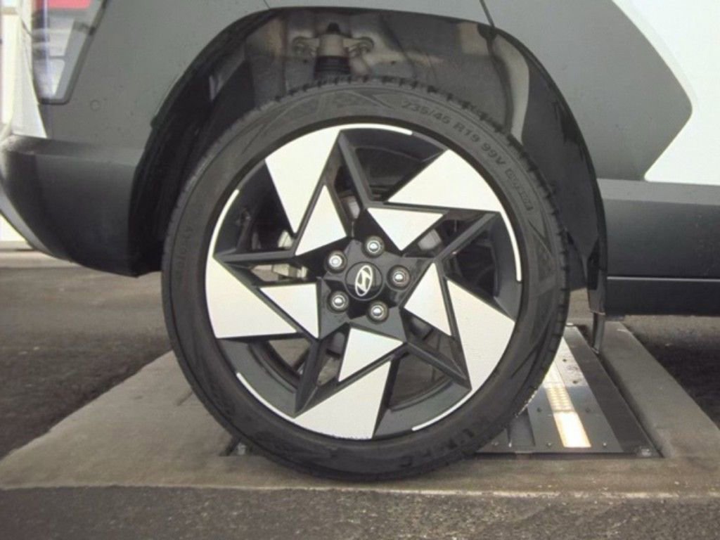 Used 2024 Hyundai Kona Limited AWD/4WD image 20