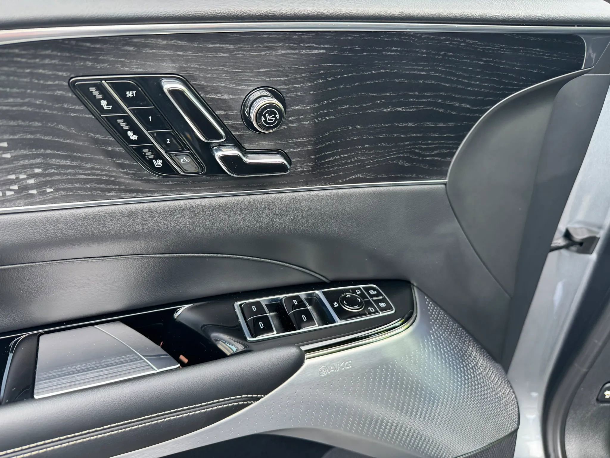 Used 2023 Cadillac Lyriq AWD image 39