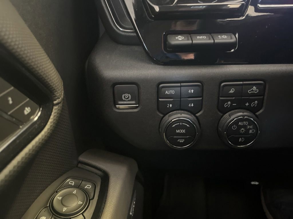 Used 2024 Chevrolet Silverado 2500 ZR2 w/ Technology Package image 16
