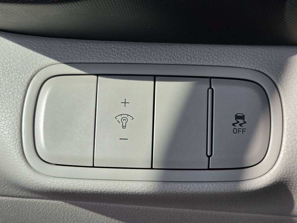 Used 2026 Hyundai Venue SEL FWD image 24