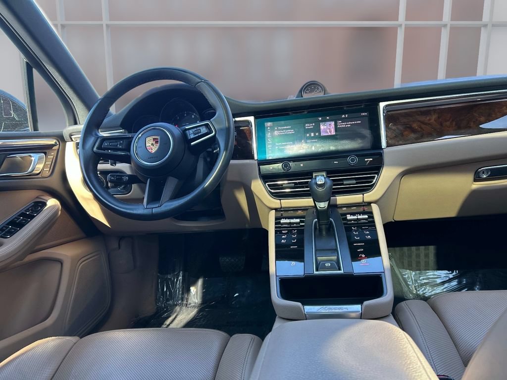 Used 2023 Porsche Macan Turbo AWD/4WD image 16