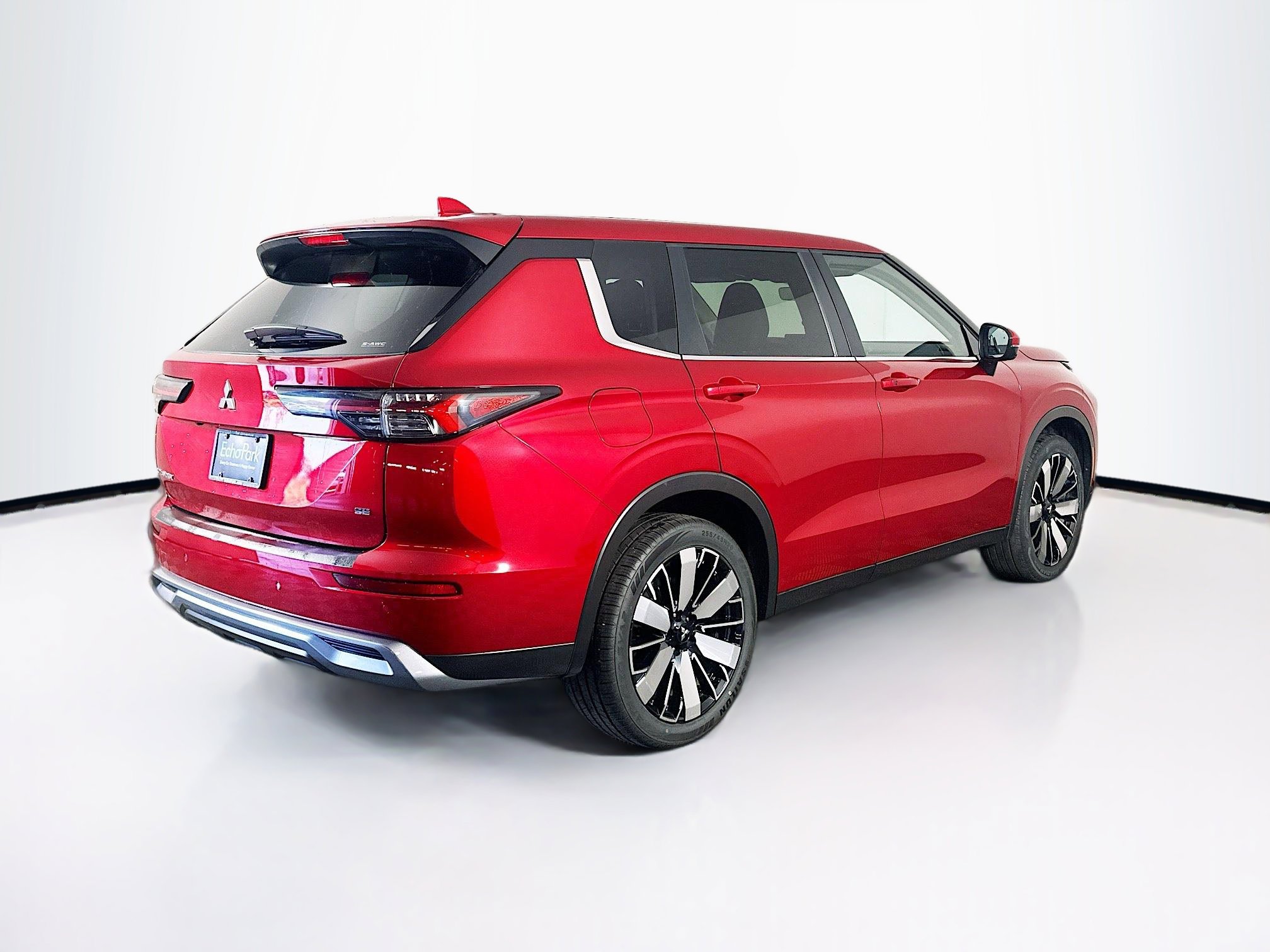 Used 2025 Mitsubishi Outlander SE image 9