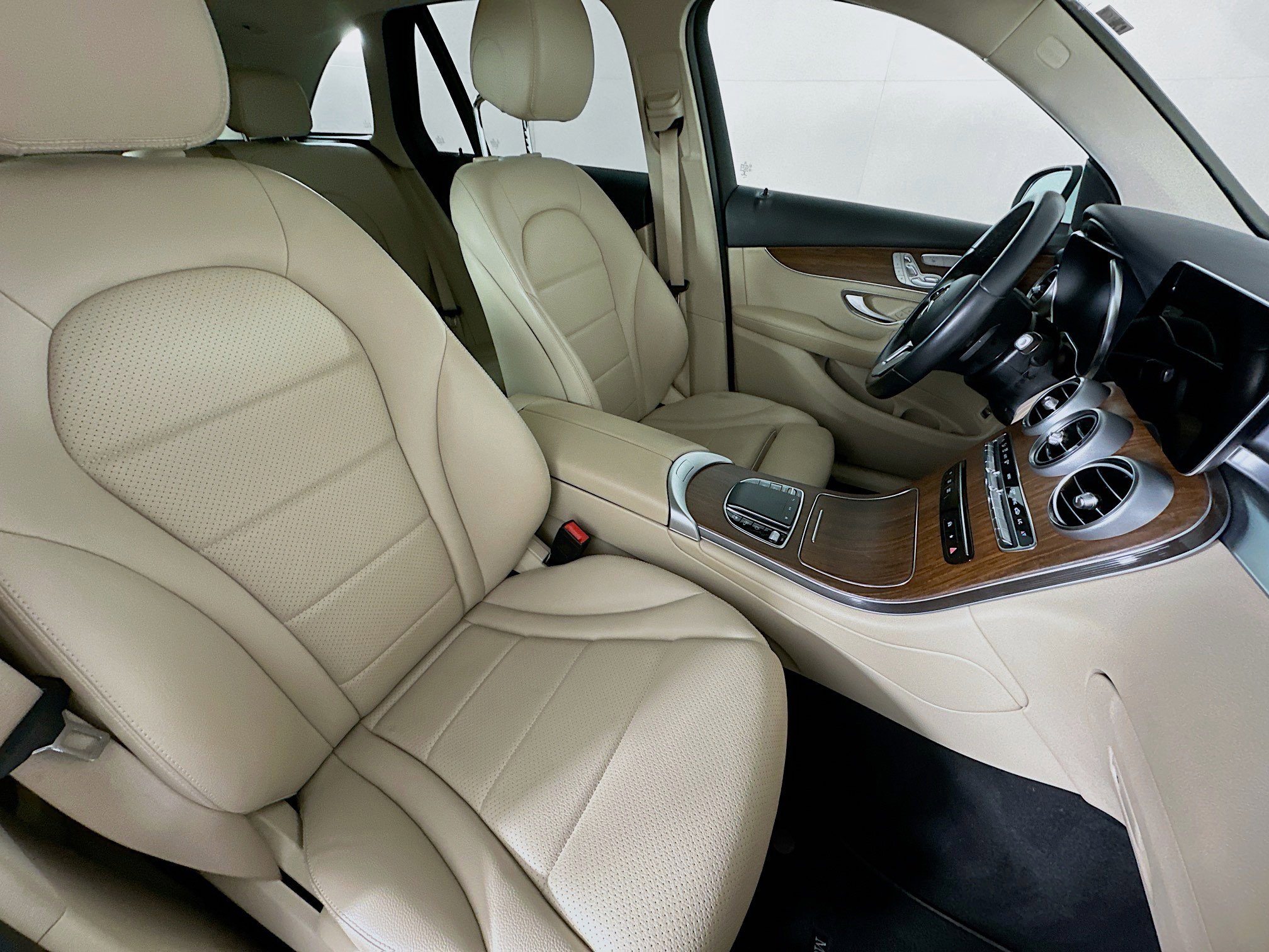 Used 2022 Mercedes-Benz GLC 300 4MATIC w/ Premium Package Lite image 33