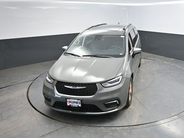 Used 2023 Chrysler Pacifica Limited FWD image 30