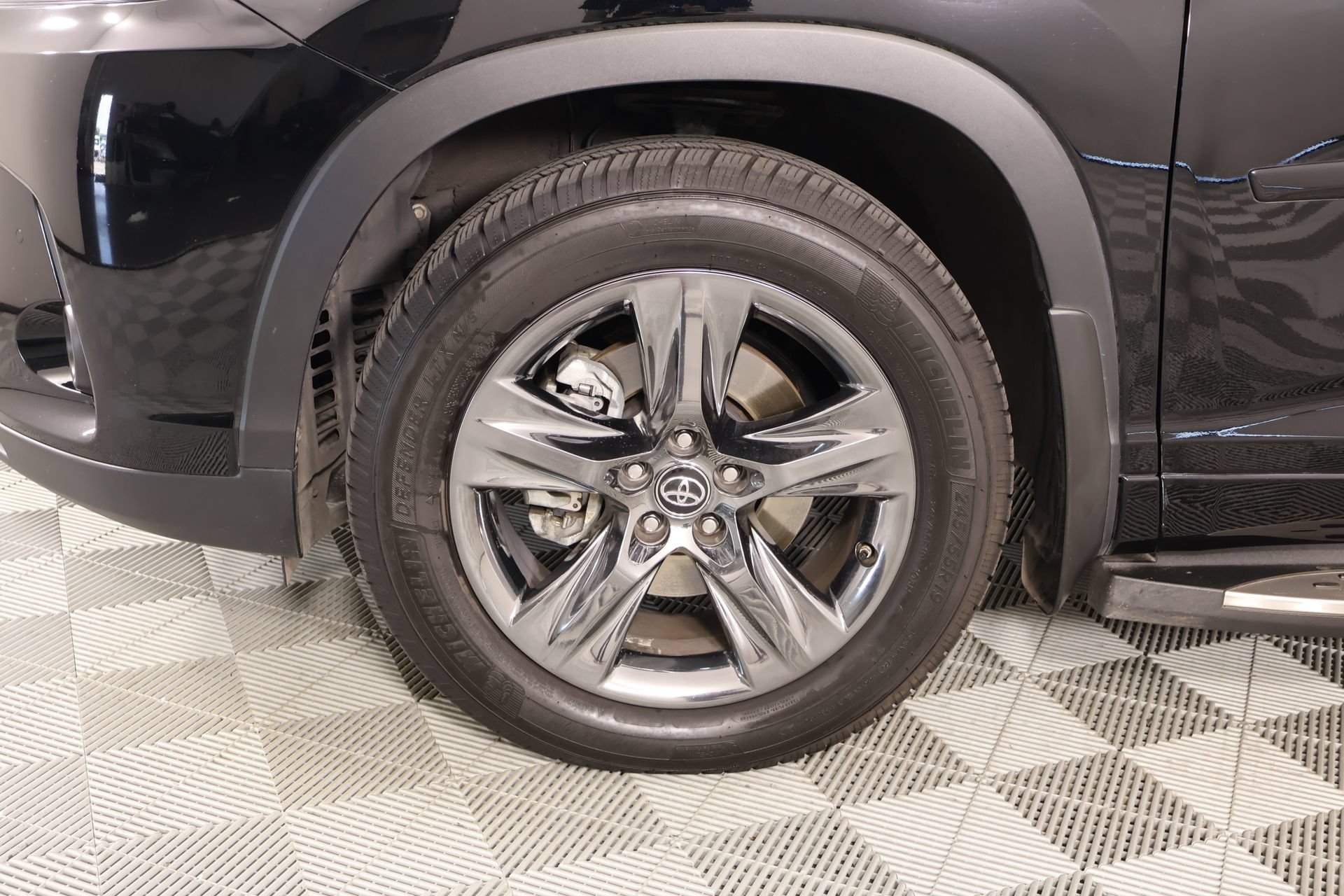 Used 2019 Toyota Highlander Limited Platinum AWD/4WD image 19
