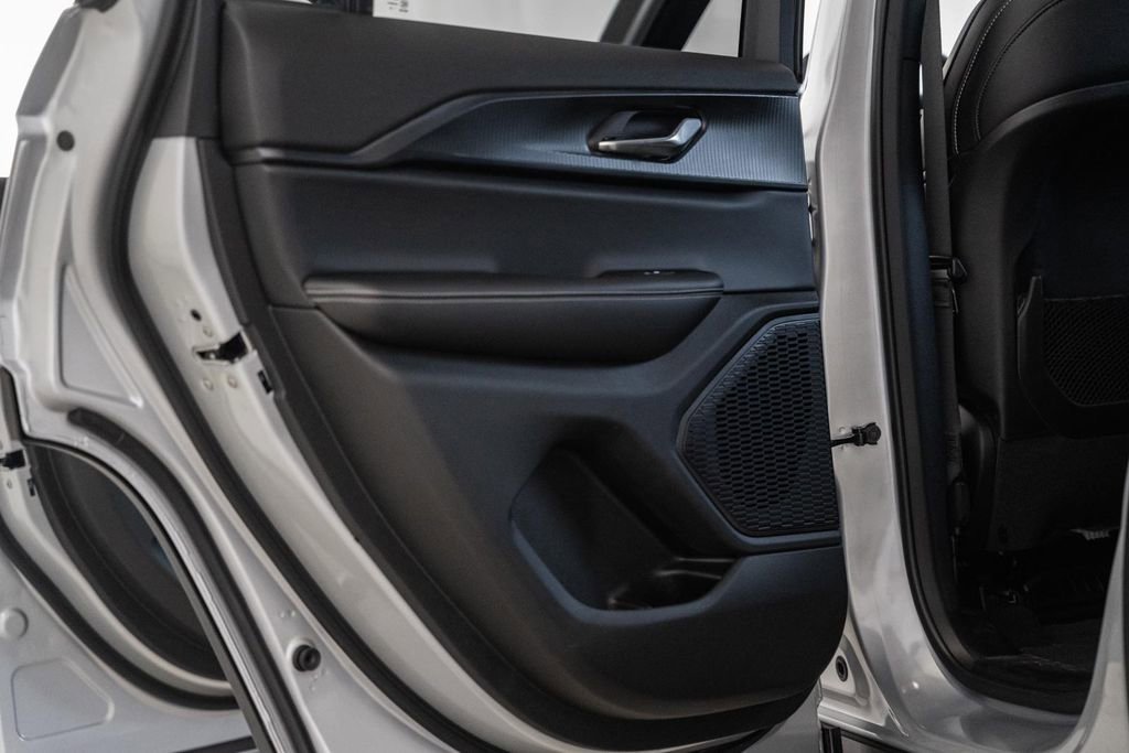 New 2025 Jeep Grand Cherokee Altitude image 35