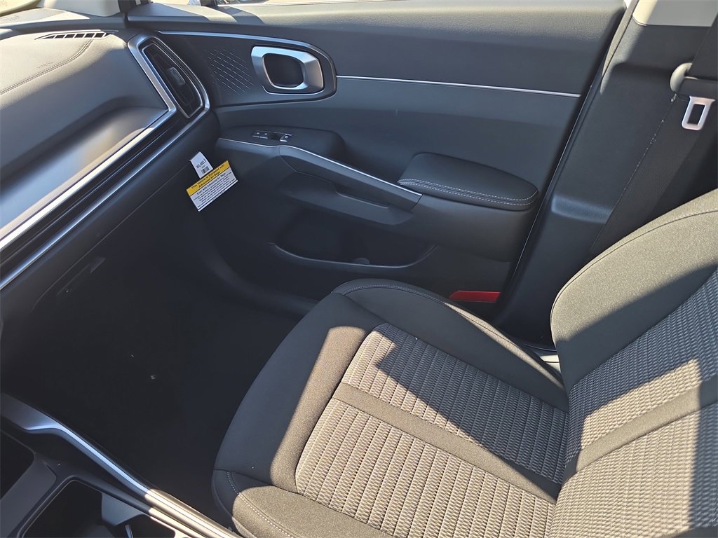 New 2026 Kia Sorento LX image 17
