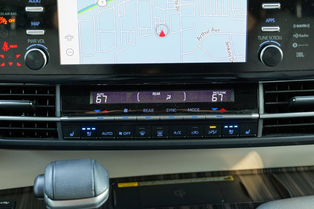 Used 2023 Toyota Sienna Limited AWD/4WD image 49