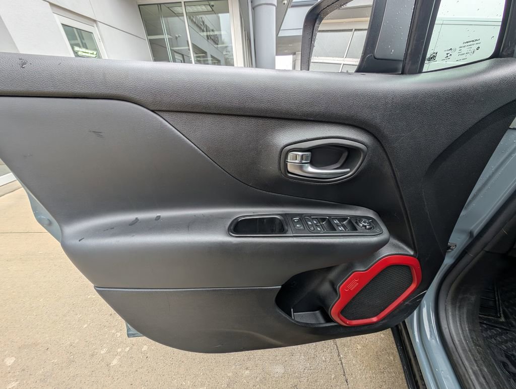 Used 2016 Jeep Renegade Trailhawk AWD/4WD image 39