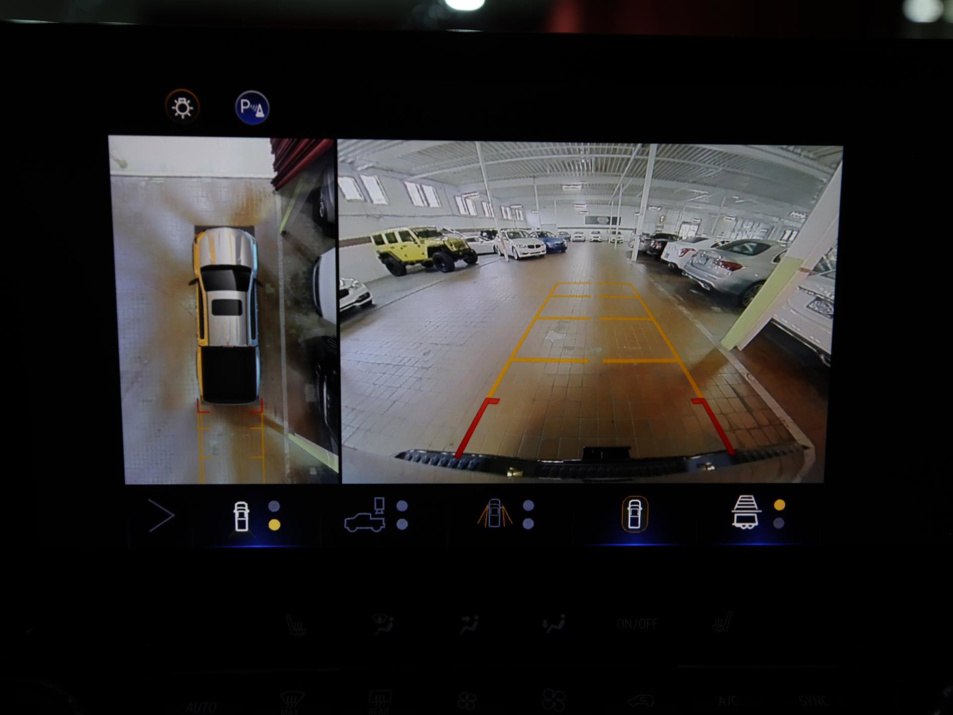 Used 2024 Chevrolet Colorado ZR2 w/ Technology Package image 19