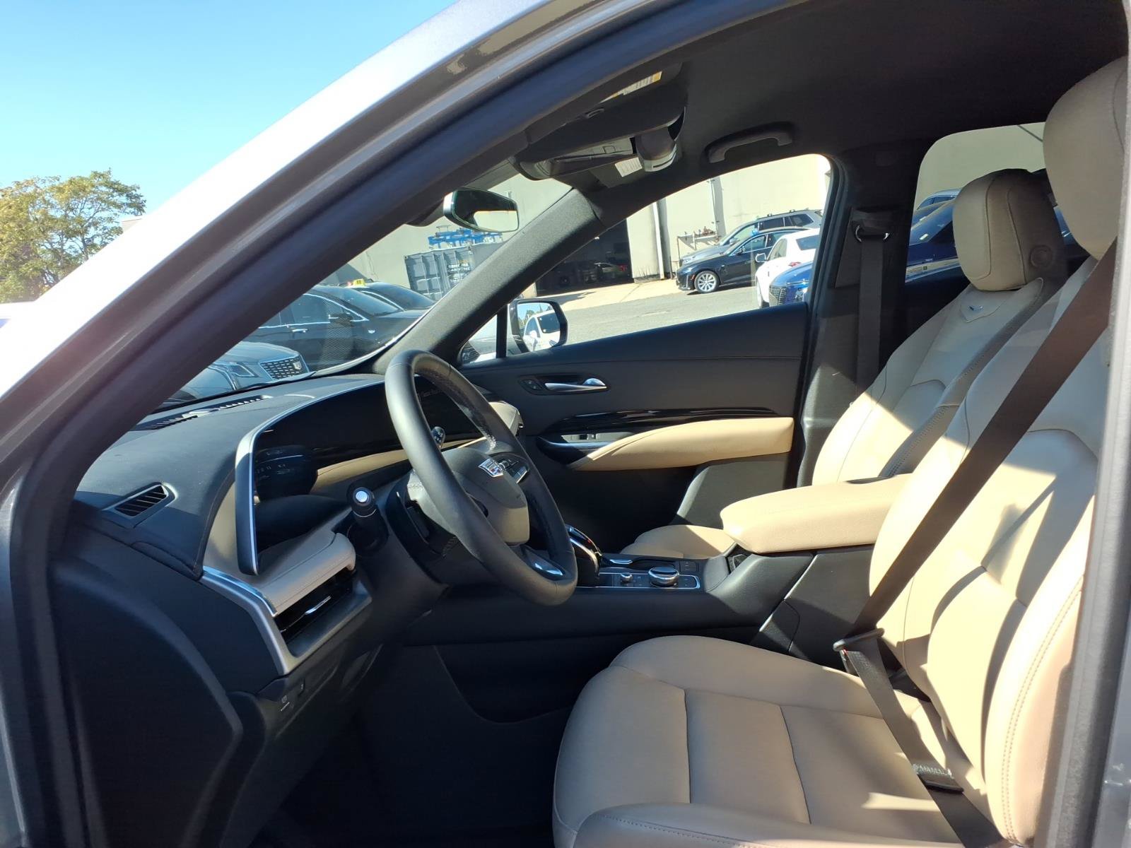 Certified 2024 Cadillac XT4 Luxury w/ Cold Weather Package AWD/4WD image 20