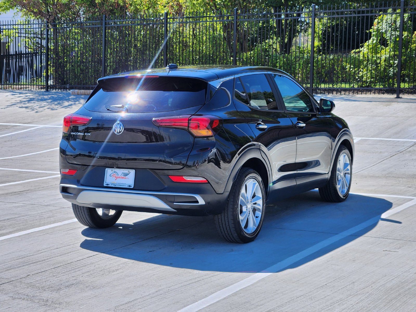 Used 2021 Buick Encore GX Preferred w/ Cold Weather Comfort Package FWD image 6