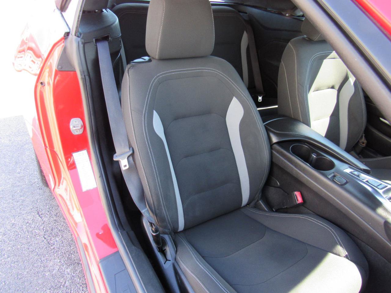 Used 2020 Chevrolet Camaro LT RWD image 21
