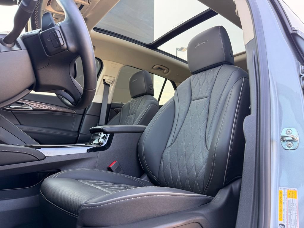 Used 2023 Buick Envision Avenir AWD/4WD image 31