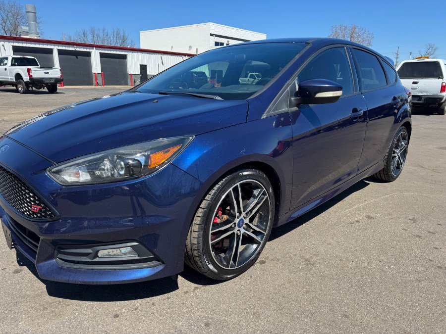 Used 2016 Ford Focus ST w/ Equipment Group 401A FWD image 9