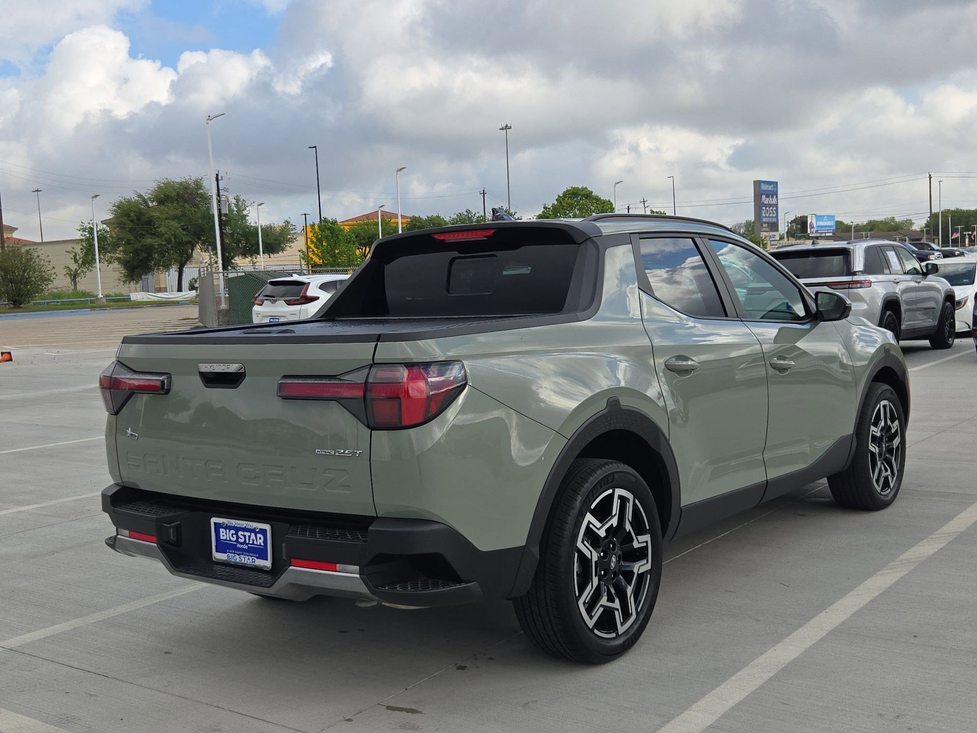 Used 2025 Hyundai Santa Cruz Limited AWD/4WD image 3