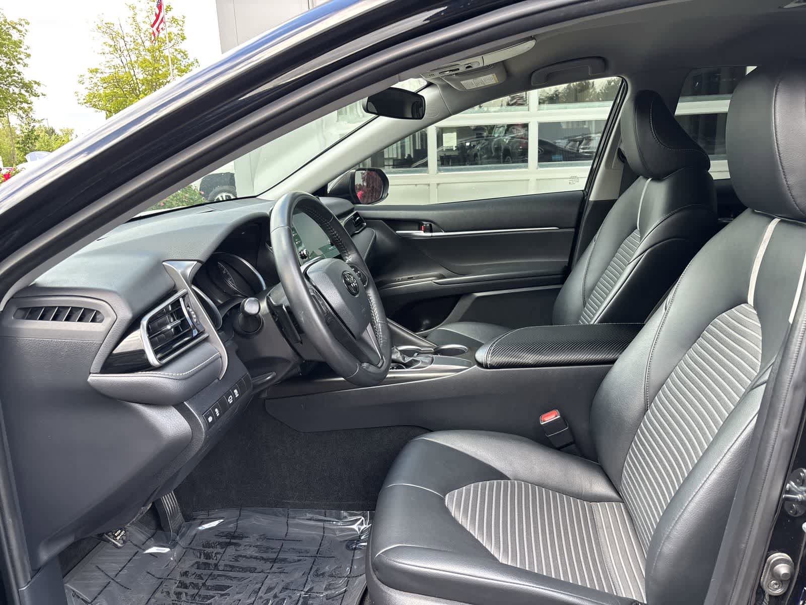 Used 2021 Toyota Camry SE w/ Carpet Mat Package (TMS) FWD image 7