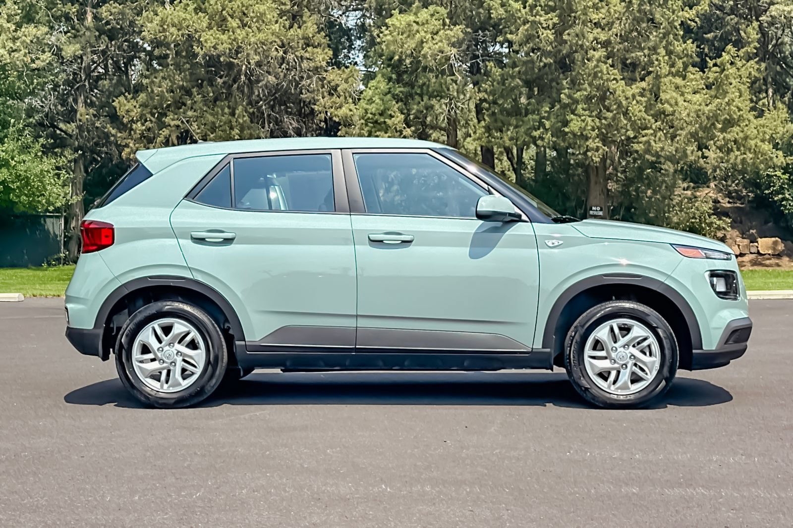 Certified 2026 Hyundai Venue SE FWD image 3